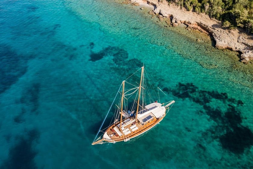 Bodrum Gulet 4 cabin 8 berths 8 guests 21 m Listing Number: #10074 3