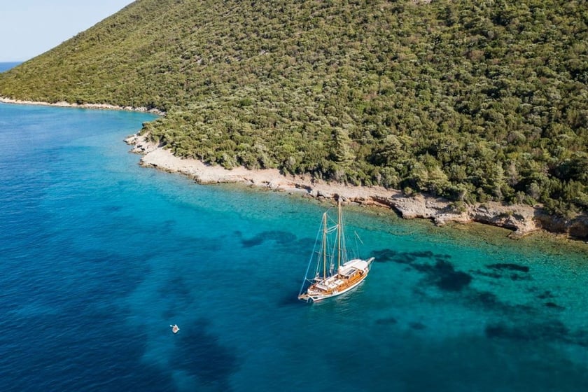 Bodrum Gulet 4 cabin 8 berths 8 guests 21 m Listing Number: #10074 2