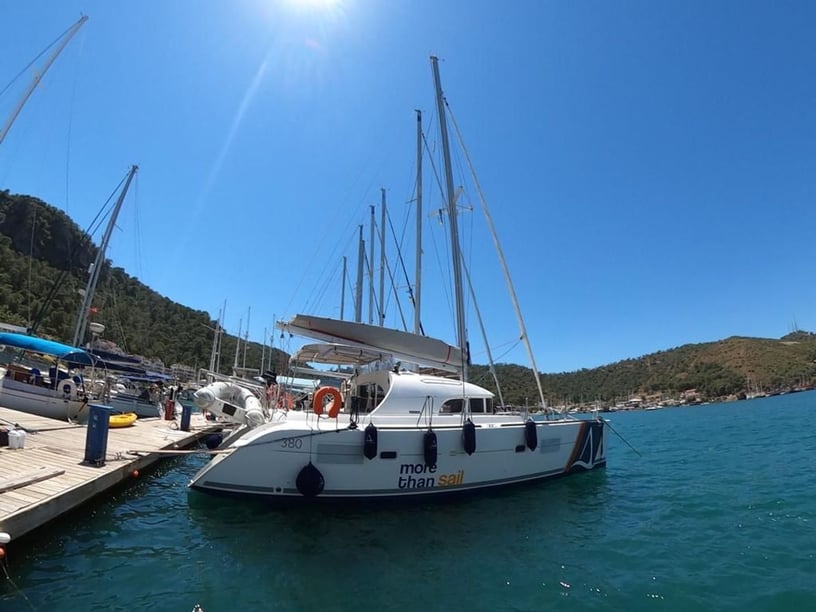 Fethiye Catamaran Cabine 5  Couchettes 8  Invités 10  11.55 m Numéro de l'annonce: #10081 2