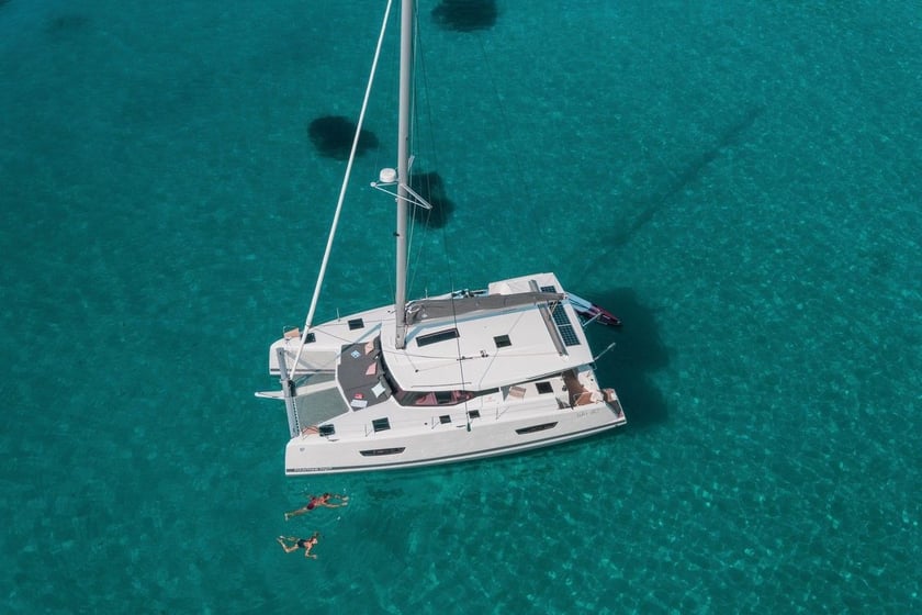 Orhaniye Catamaran Cabine 4  Couchettes 8  Invités 8  11.93 m Numéro de l'annonce: #10240 2