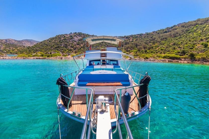 Bozburun Gulet 2 cabin 4 berths 4 guests 13 m Listing Number: #10338 2