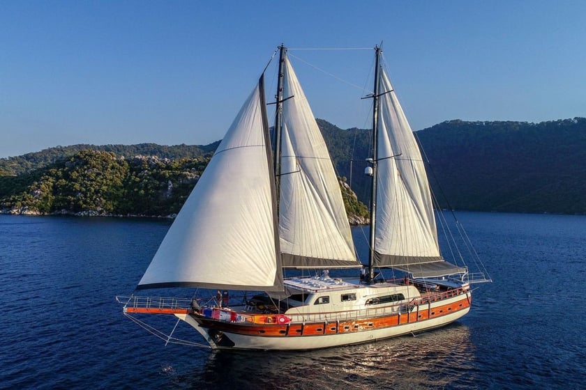 Marmaris Gulet 7 kabin Konaklama 14 kişi Seyir 14 kişi 31 m İlan No: #10365