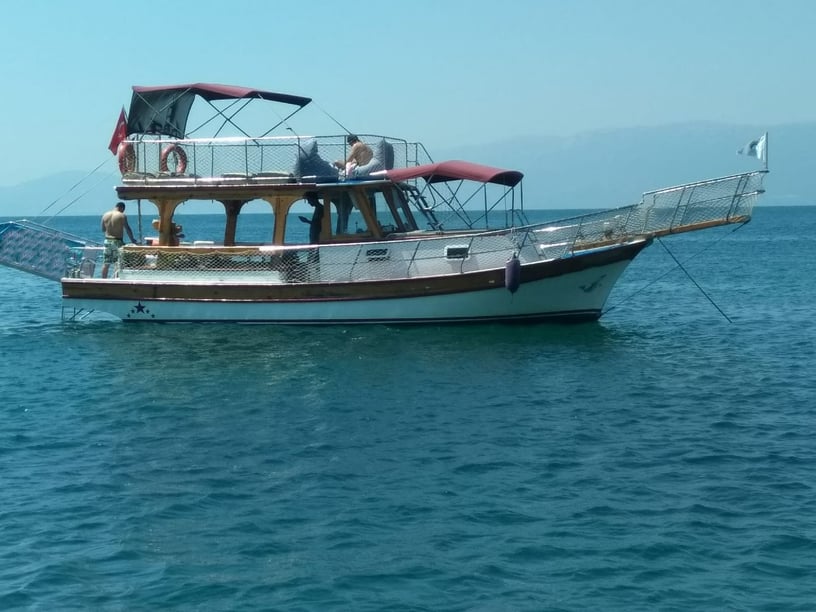 İzmir Goleta   12  invitados 10.5 m Número de anuncio: #10730 4