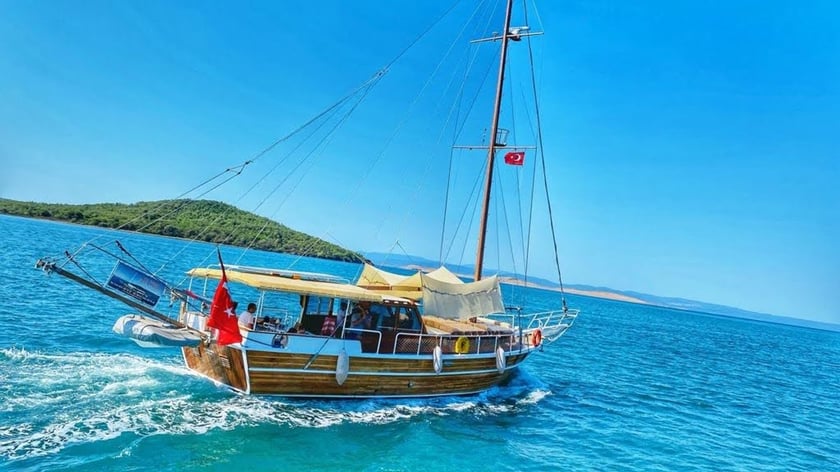 Ayvalik Gulet 2 cabin 4 berths 6 guests 14 m Listing Number: #10735