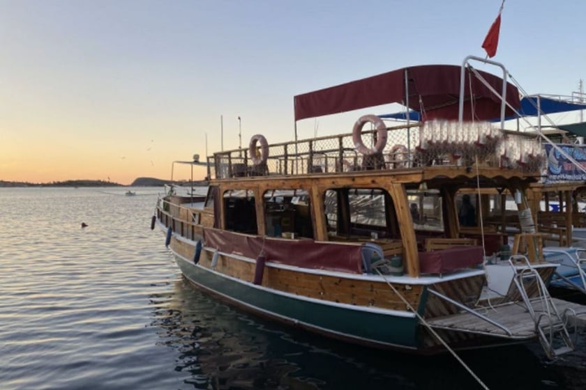 Izmir Motorjacht   12  gasten 14.5 m Lijstnummer: #10837 2