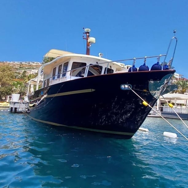 Bodrum Yate a motor Cabina 2  3  literas 10  invitados 14.8 m Número de anuncio: #10976 3