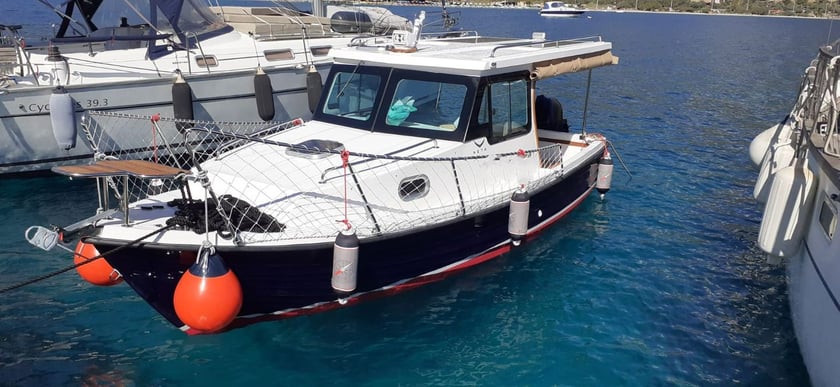 Oren Yacht a motore cabina 1  cuccette 3  5  ospiti 7 m Numero dell'inserzione: #12058 3