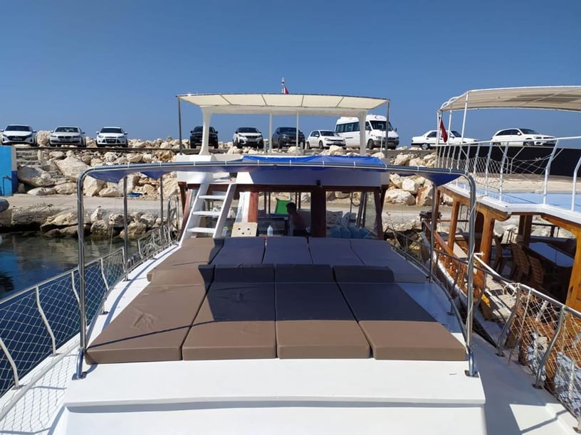 Kas Gulet Cabine 3  Couchettes 6  Invités 12  12 m Numéro de l'annonce: #12117 2