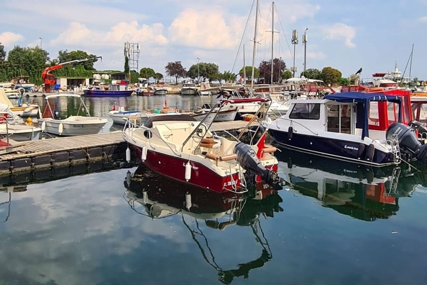 Istanbul Motorboat 1 cabin  4 guests 4.95 m Listing Number: #12123 4