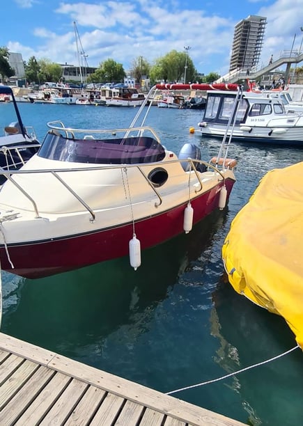 Istanbul Motorboat 1 cabin  4 guests 4.95 m Listing Number: #12123 3