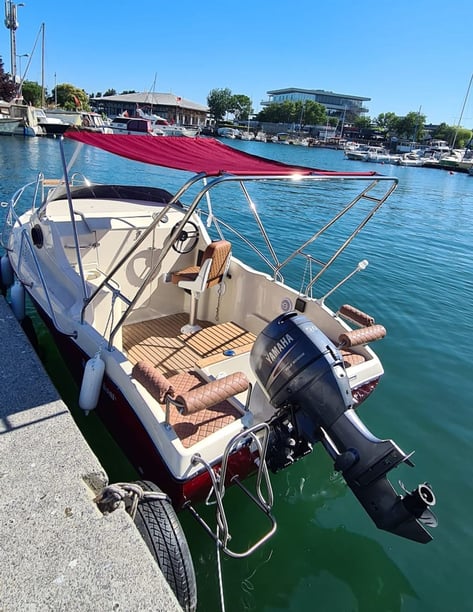 Istanbul Motorboat 1 cabin  4 guests 4.95 m Listing Number: #12123 2