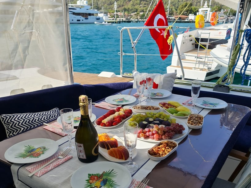 Fethiye Catamaran Cabine 4  Couchettes 8  Invités 8  13 m Numéro de l'annonce: #12327 5