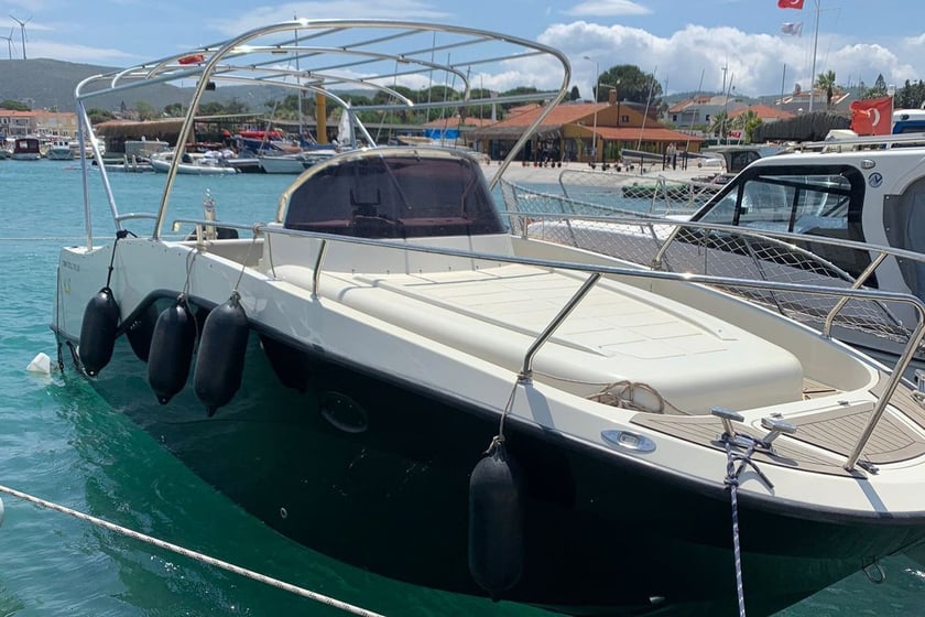 Izmir Yacht à moteur   Invités 4  7.8 m Numéro de l'annonce: #12366