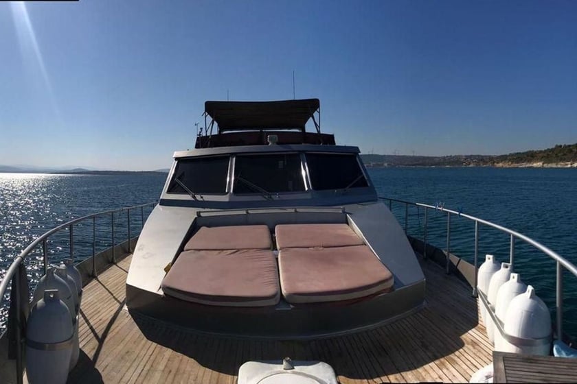 Izmir Yacht à moteur Cabine 3  Couchettes 6  Invités 12  22 m Numéro de l'annonce: #12367 3