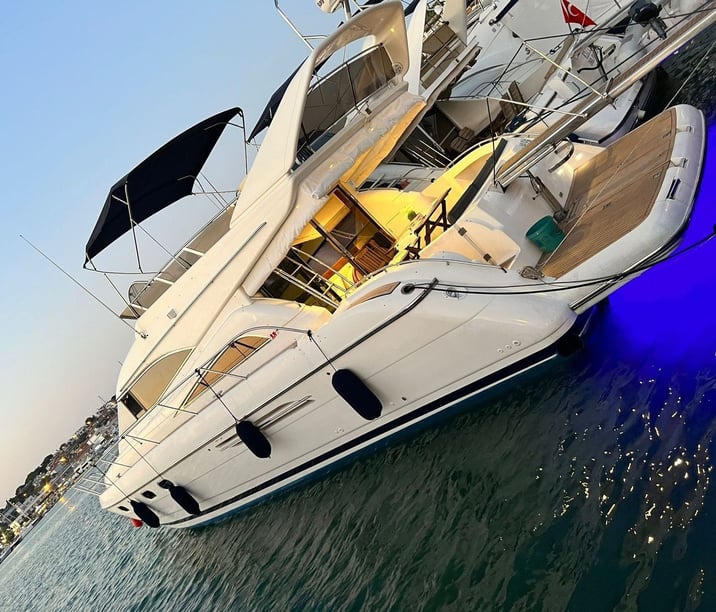 Cesme Yacht à moteur Cabine 3  Couchettes 6  Invités 10  56 ft Numéro de l'annonce: #12476