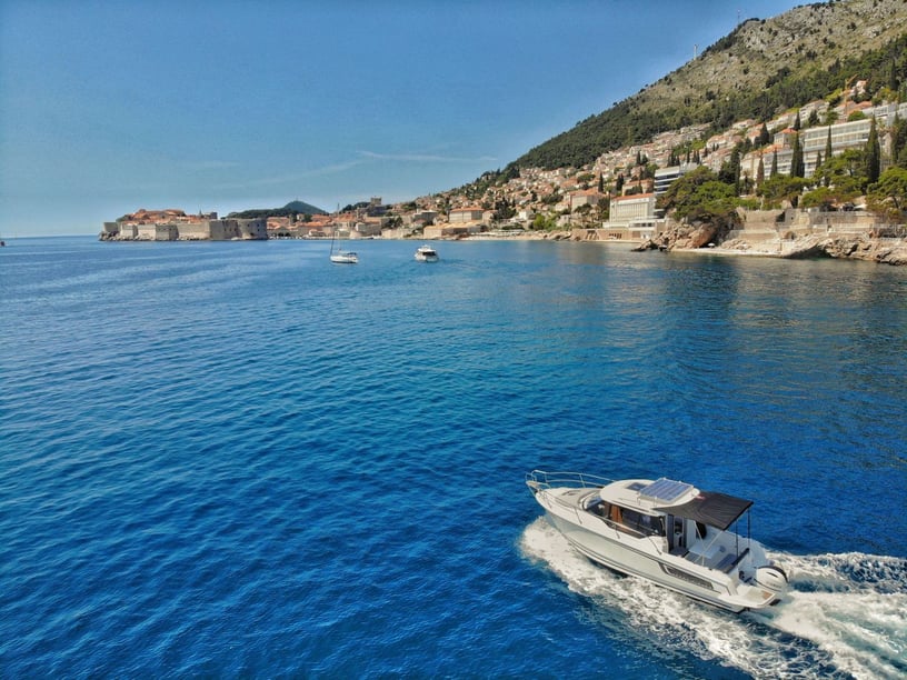 Dubrovnik Motorboat 1 cabin 4 berths 9 guests 7.95 m Listing Number: #12514 3