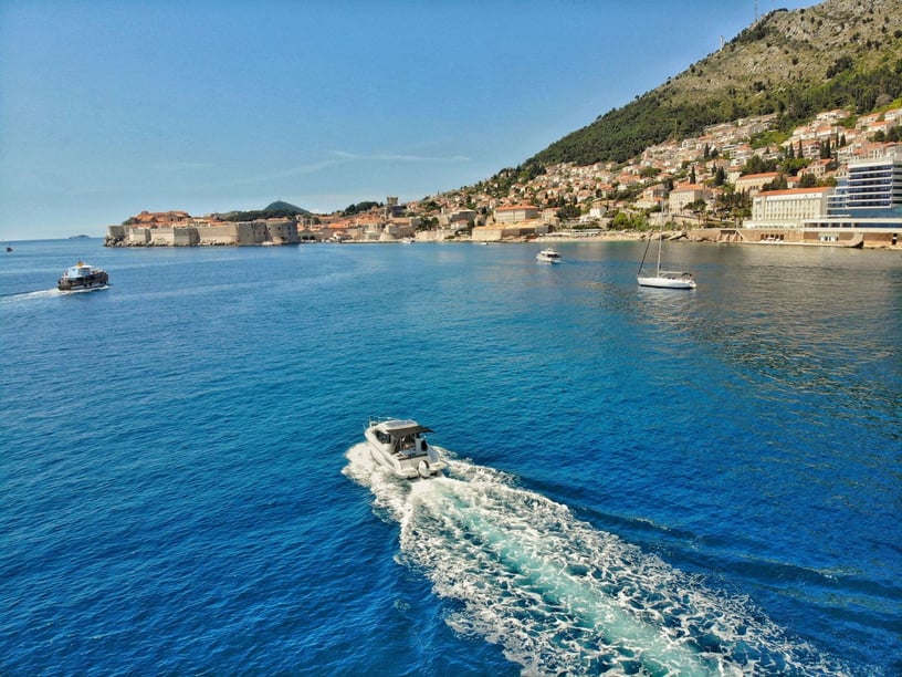 Dubrovnik Motorboat 1 cabin 4 berths 9 guests 7.95 m Listing Number: #12514 5