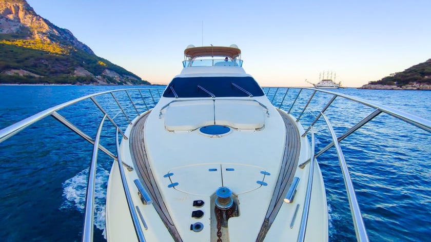 Antalya Motoryat 3 kabin Konaklama 6 kişi Seyir 6 kişi 20 m İlan No: #12825 4