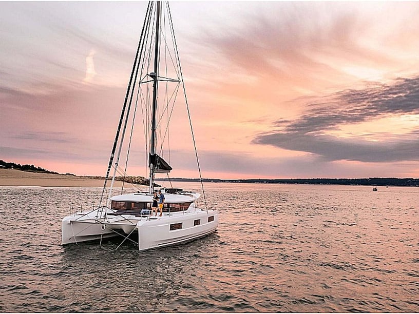 Marmaris Catamaran 4 cabin 8 berths 8 guests 46 ft Listing Number: #12889 2