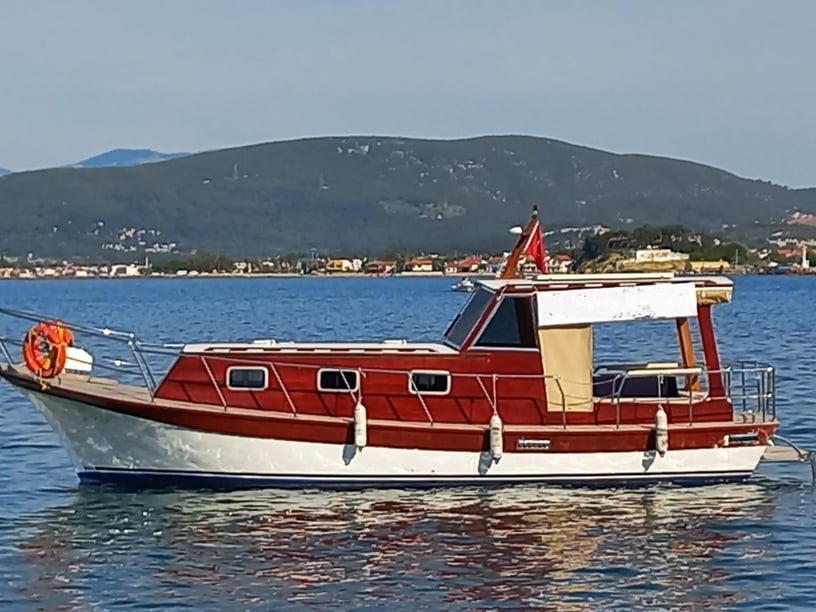 Izmir Motor Yacht 1 cabin 3 berths 8 guests 10 m Listing Number: #12926