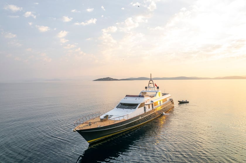 St Lucia - Castries Motor Yacht 5 cabin 17 berths 50 guests 50 m Listing Number: #13042