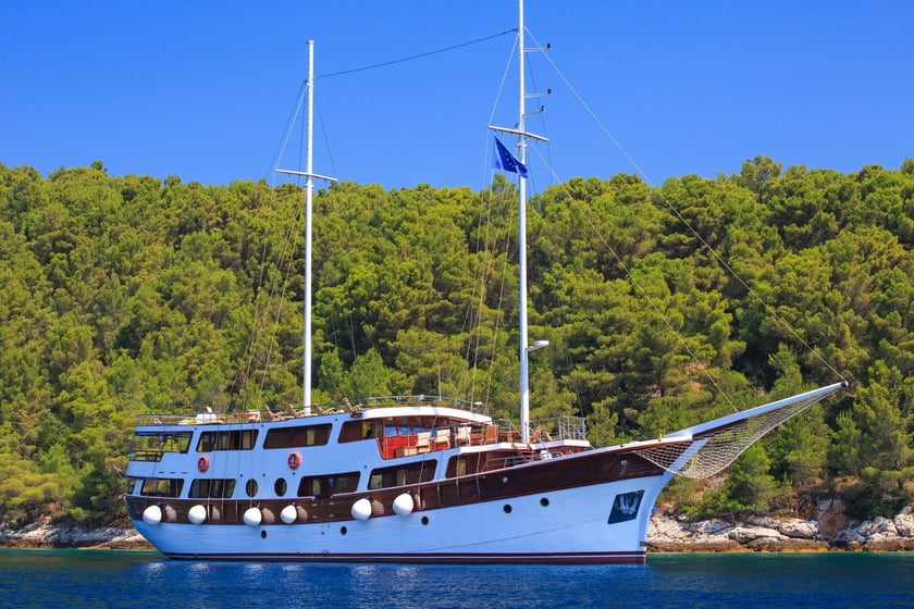 Gesplitst Gulet 11 cabin 24 berths 24 guests 41 m Listing Number: #13075