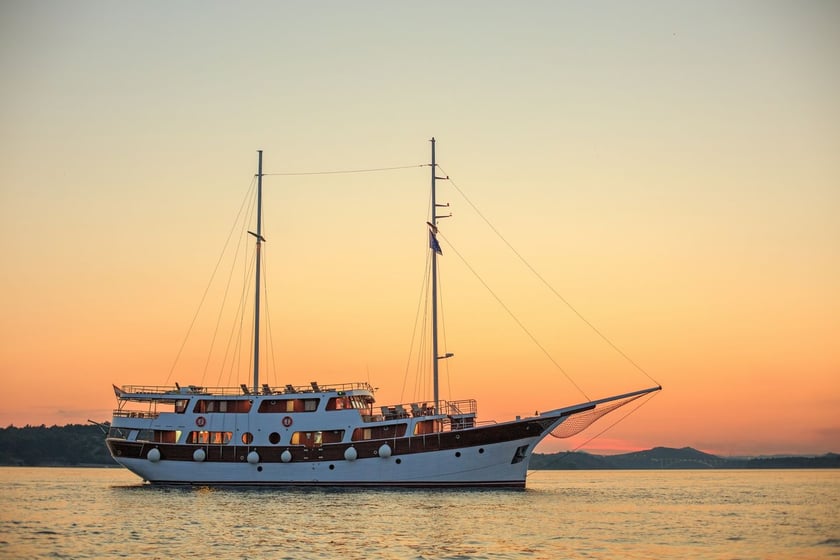 Split Gulet 11 cabin 24 berths 24 guests 41 m Listing Number: #13075 4