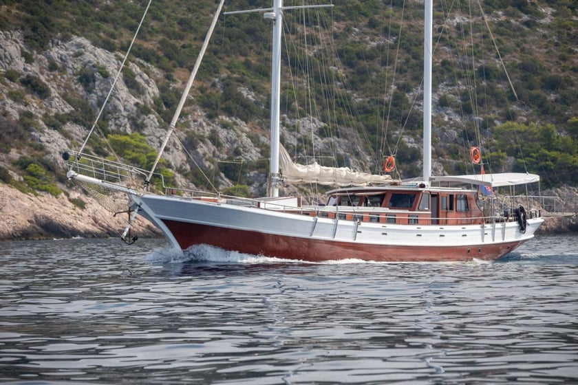 Split Gulet 5 cabin 12 berths 12 guests 28.5 m Listing Number: #13185 4