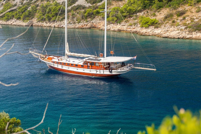 Split Gulet 5 cabin 12 berths 12 guests 28.5 m Listing Number: #13185 3