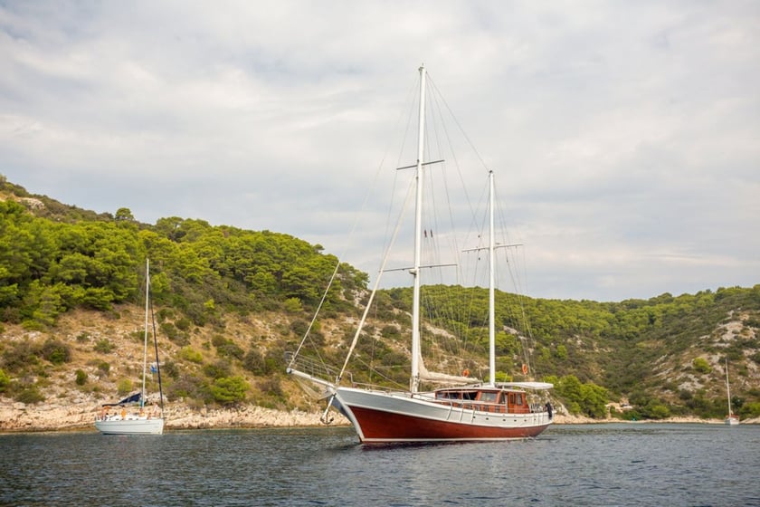 Split Gulet 5 cabin 12 berths 12 guests 28.5 m Listing Number: #13185