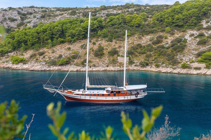 Split Gulet 5 cabin 12 berths 12 guests 28.5 m Listing Number: #13185 2