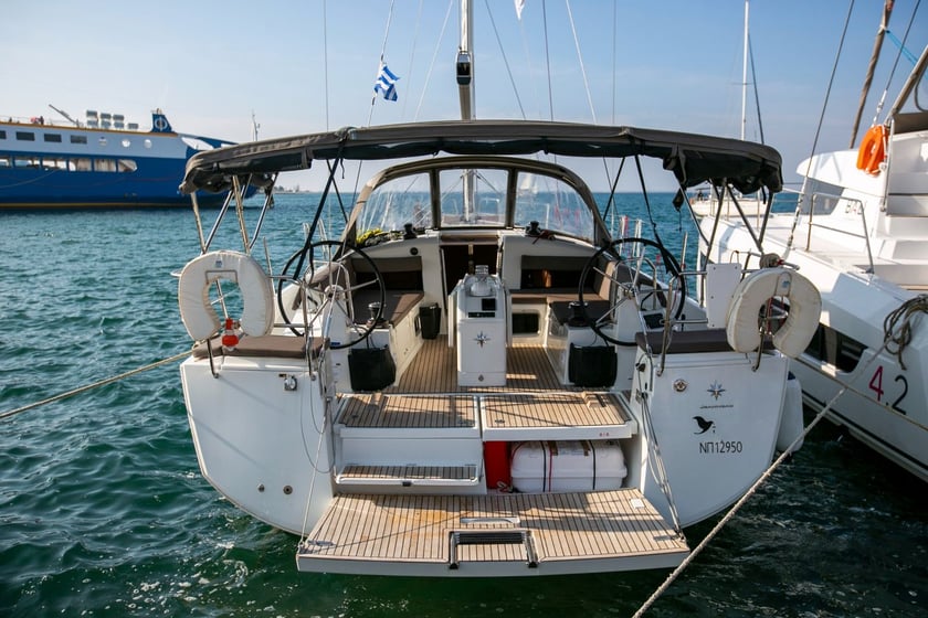 Volos Yelkenli 4 kabin Konaklama 8 kişi Seyir 10 kişi 44 ft İlan No: #13198 2