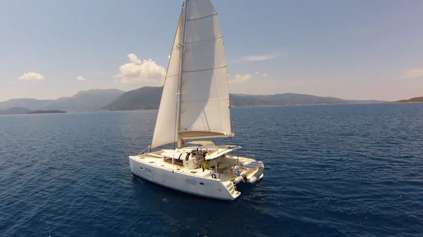 Lefkada Catamarán Cabina 4  8  literas 8  invitados 39 ft Número de anuncio: #13229