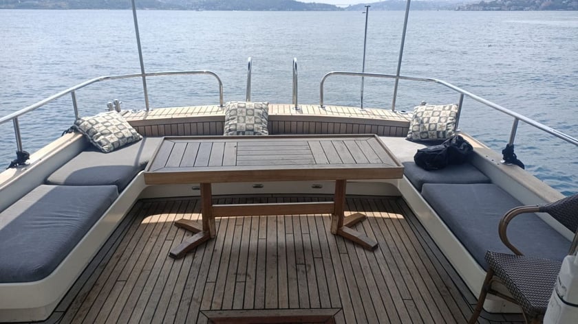 Arnavutkoy Motor Yacht   12 guests 12 m Listing Number: #13314 4