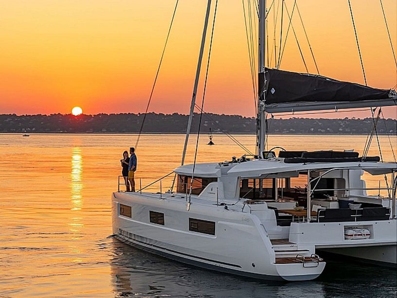 Olbia Catamarán Cabina 4  8  literas 12  invitados 13.99 m Número de anuncio: #13339