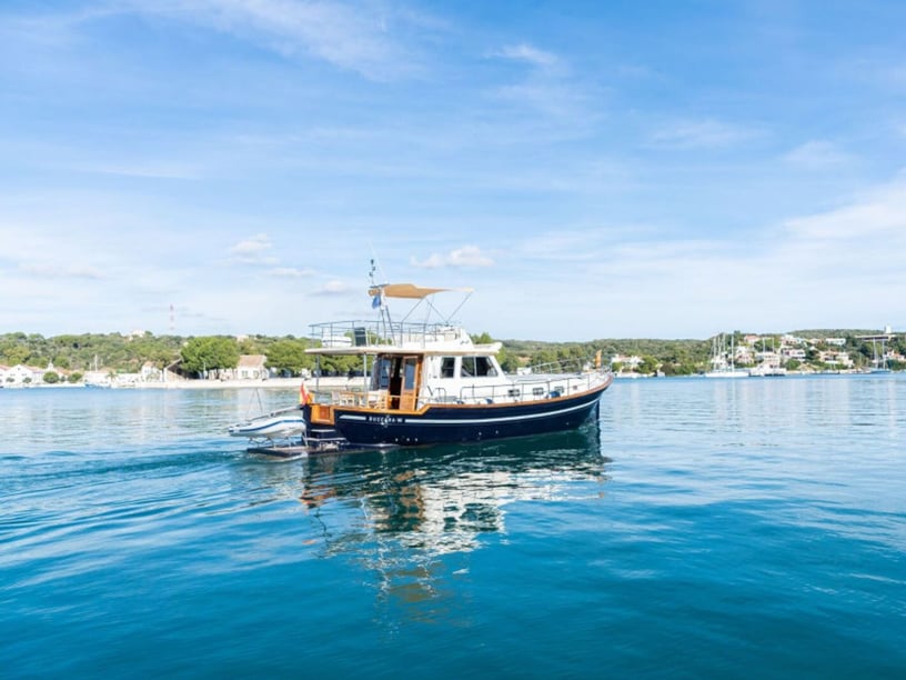 Mahon Motoryacht 3 Kabine 6 Liegeplätze 6 Gäste 15.95 m Nummer des Inserats: #5996 3