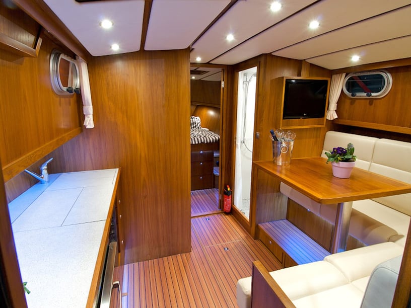 Drachten Motorboot Cabine 1  2  slaapplaatsen 2  gasten 10.2 m Lijstnummer: #6173 3