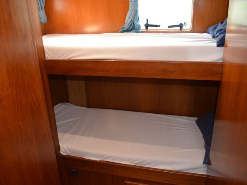 Drachten Motorboot Cabine 5  12  slaapplaatsen 12  gasten 14.95 m Lijstnummer: #6179 3