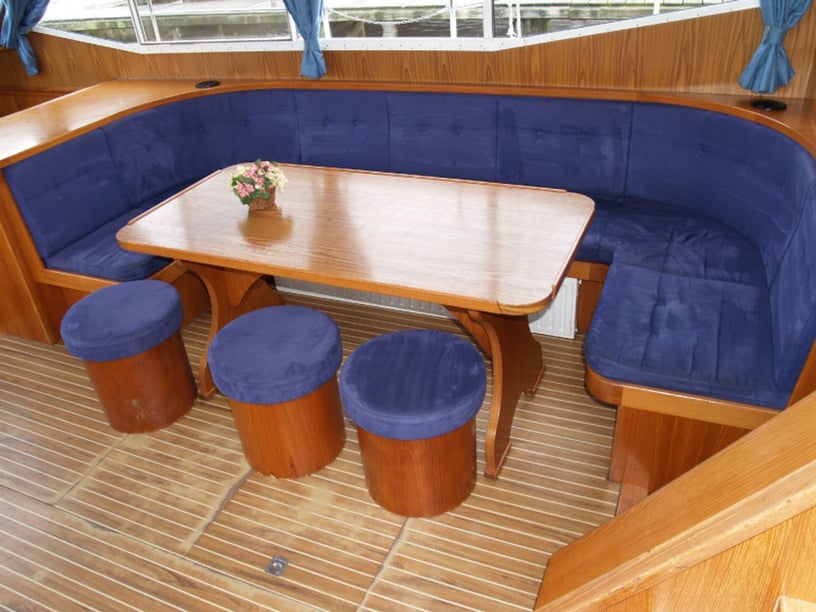Drachten Motorboot Cabine 5  12  slaapplaatsen 12  gasten 14.95 m Lijstnummer: #6179 2