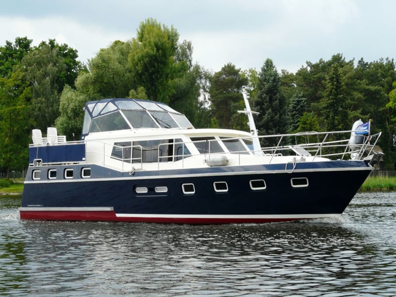 Drachten Motorboot Cabine 4  10  slaapplaatsen 10  gasten 14.95 m Lijstnummer: #6187 3