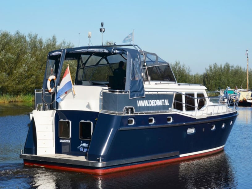 Woudsend Motorboot Cabine 3  8  slaapplaatsen 8  gasten 12.8 m Lijstnummer: #6188