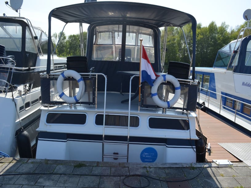 Drachten Motorboot 3 Kabine 8 Liegeplätze 8 Gäste 13.5 m Nummer des Inserats: #6194