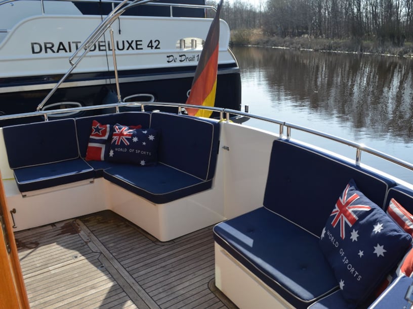 Woudsend Motorboot Cabine 1  4  slaapplaatsen 4  gasten 10.2 m Lijstnummer: #6207 2