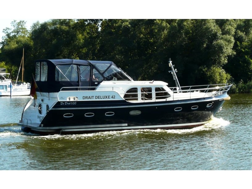 Woudsend Motorboot Cabine 4  10  slaapplaatsen 10  gasten 12.9 m Lijstnummer: #6213