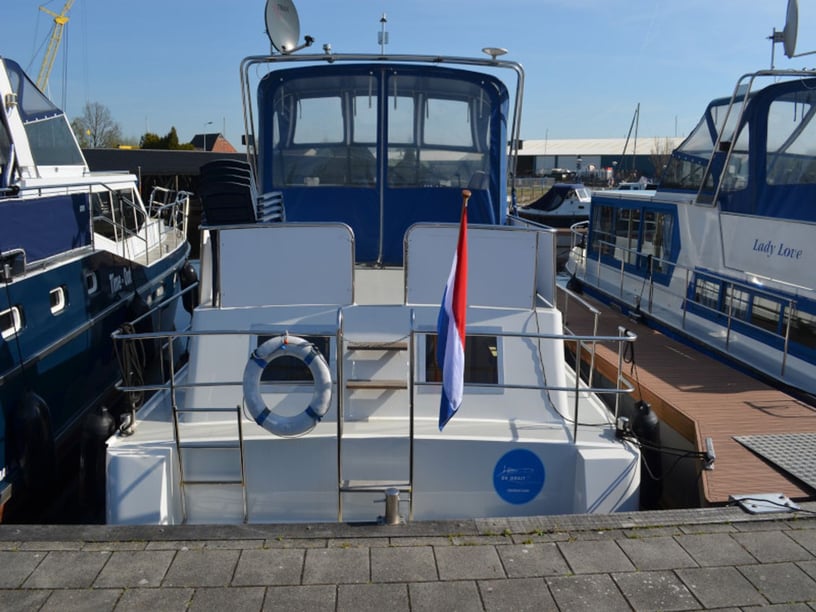 Brandebourg-sur-Havel Bateau à moteur Cabine 2  Couchettes 4  Invités 4  10.5 m Numéro de l'annonce: #6217