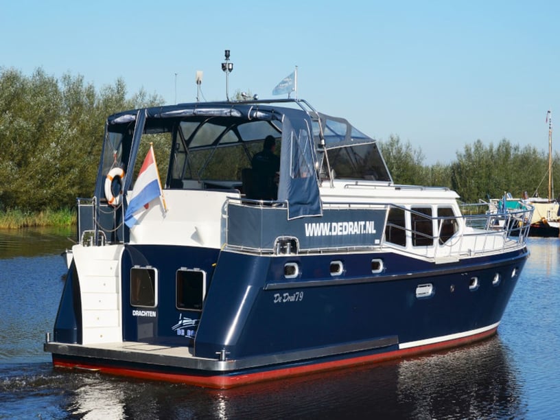 Woudsend Motorboot Cabine 2  4  slaapplaatsen 4  gasten 12.8 m Lijstnummer: #6220