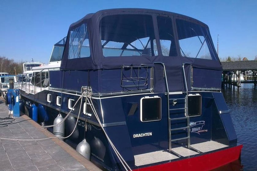 Brandebourg-sur-Havel Bateau à moteur Cabine 5  Couchettes 12  Invités 12  14.95 m Numéro de l'annonce: #6230 2