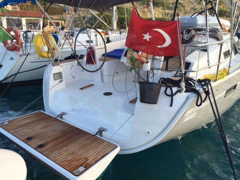 Fethiye Zeilboot Cabine 3  6  slaapplaatsen 6  gasten 11.3 m Lijstnummer: #8108