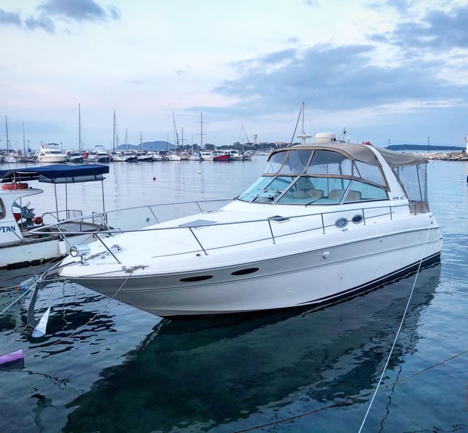 Izmir Yacht à moteur Cabine 2  Couchettes 4  Invités 4  11.2 m Numéro de l'annonce: #8115 2