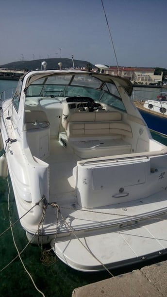 Izmir Yacht à moteur Cabine 2  Couchettes 4  Invités 4  11.2 m Numéro de l'annonce: #8115 3